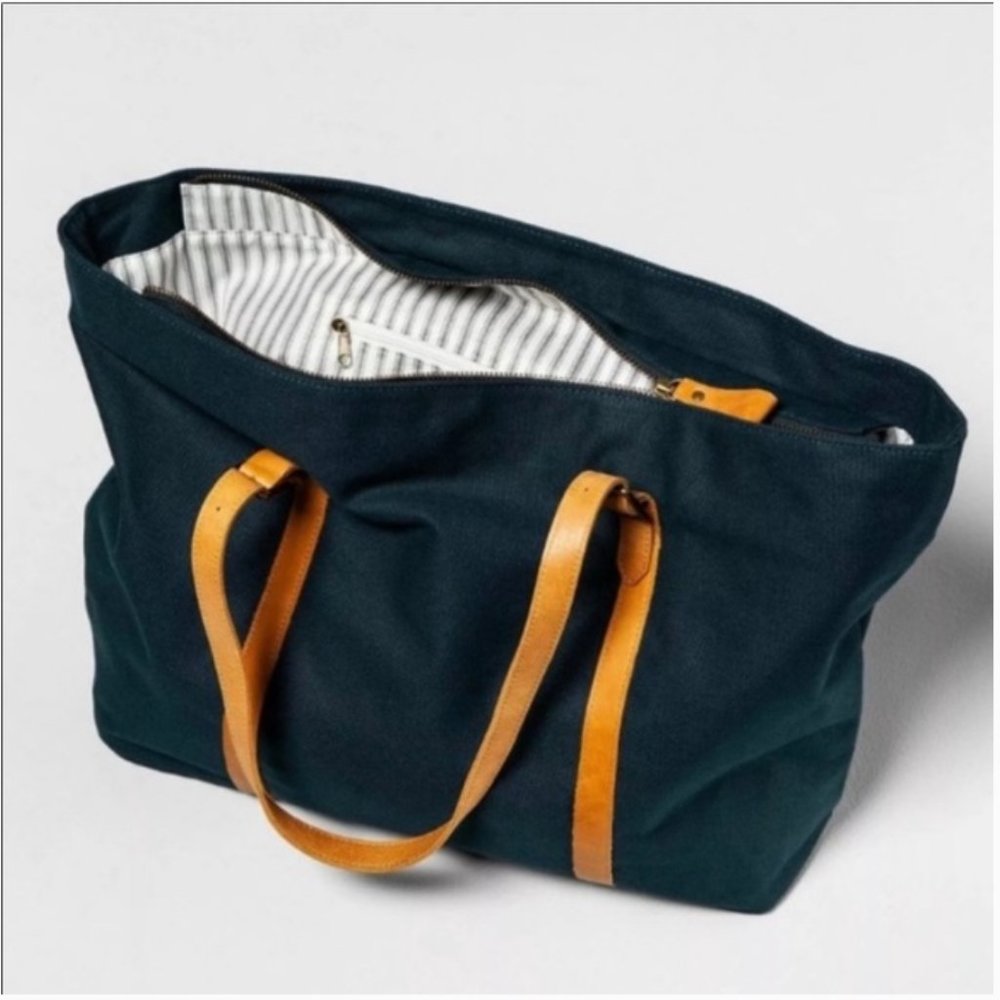 NWT Heart & Hand Magnolia Canvas + Leather Tote